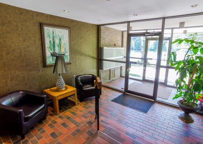 Muskoka Bass Rock Apartment-clean front entrance