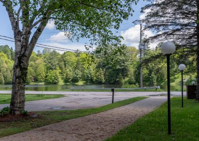 Muskoka Bass Rock Apartment-walkway