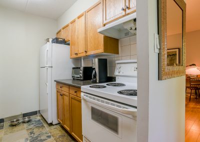 Muskoka Bass Rock Apartment-kitchen dining