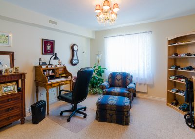 Red Oaks Apartments-living room
