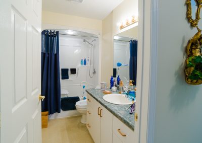 Red Oaks Apartments-bath