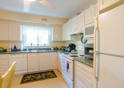 Red Oaks Apartments-open kitchen 2