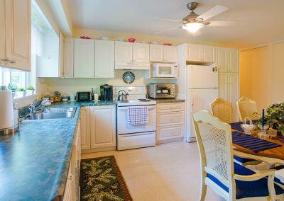 Red Oaks Apartments-open kitchen 3