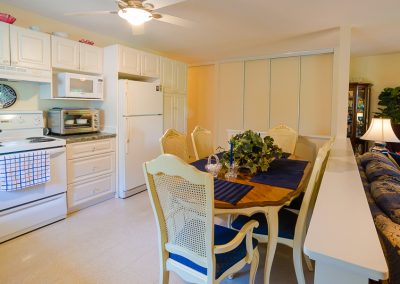 Red Oaks Apartments-open kitchen 4