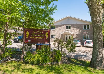 Red Oaks Apartments-sign