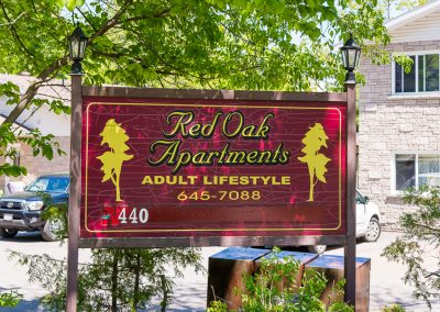 Red Oaks Apartments-sign 2