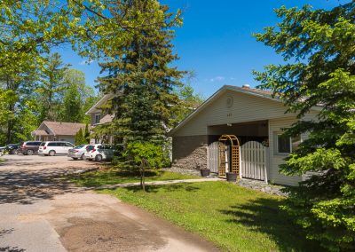 Red Oaks Apartments-tranquil setting